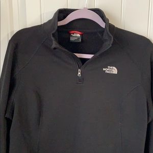 North Face Women’s Qtr  Zip Pullover Black Large